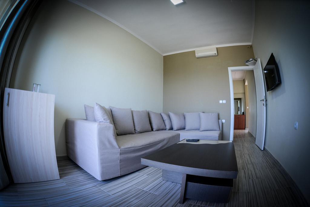 Crown Hotel Nea Skioni Bagian luar foto
