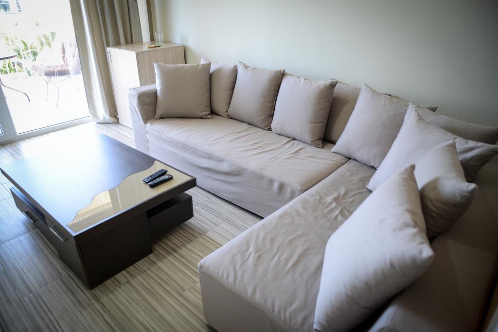 Crown Hotel Nea Skioni Bagian luar foto