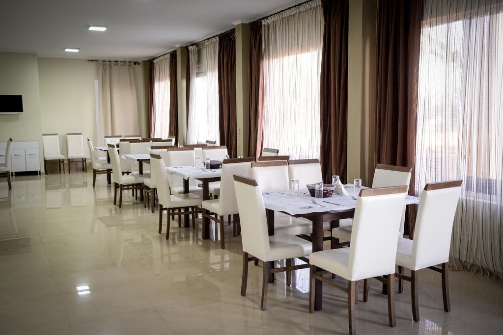 Crown Hotel Nea Skioni Bagian luar foto