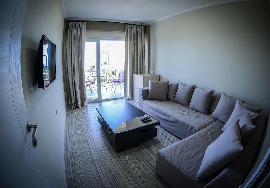 Crown Hotel Nea Skioni Bagian luar foto