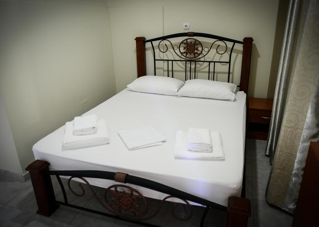Crown Hotel Nea Skioni Bagian luar foto