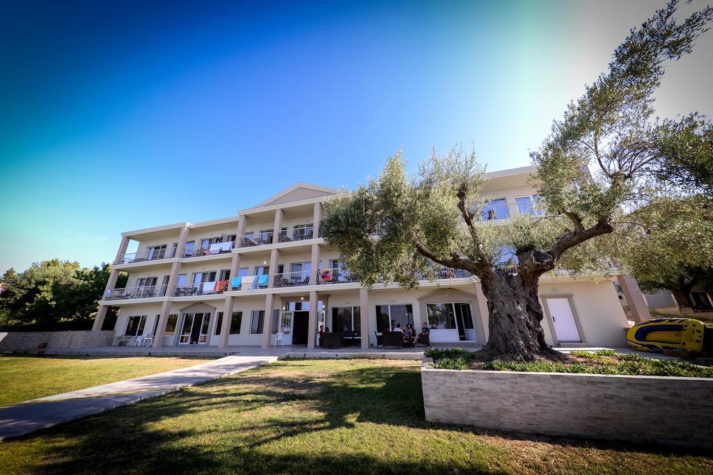 Crown Hotel Nea Skioni Bagian luar foto