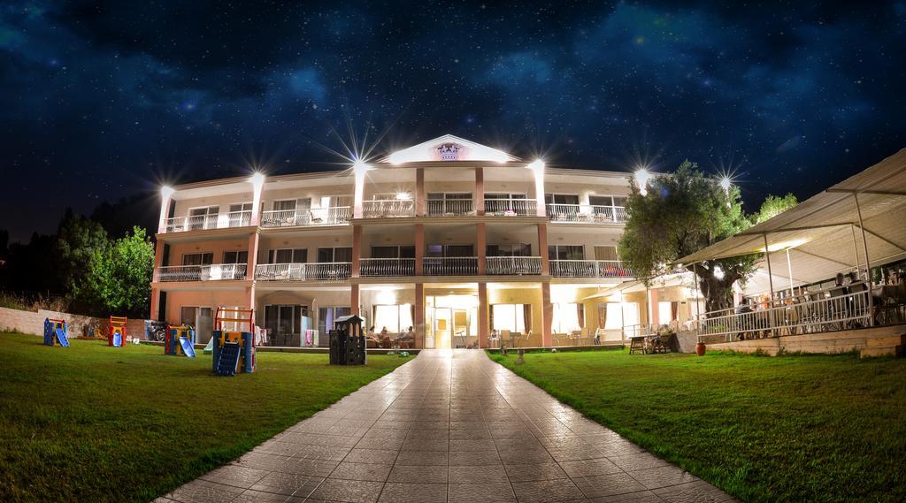 Crown Hotel Nea Skioni Bagian luar foto