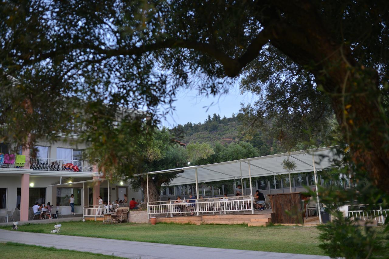 Crown Hotel Nea Skioni Bagian luar foto