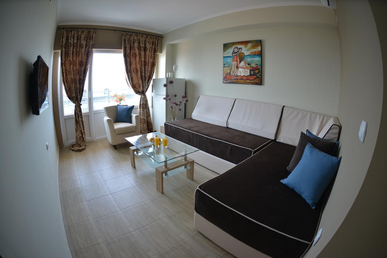 Crown Hotel Nea Skioni Bagian luar foto
