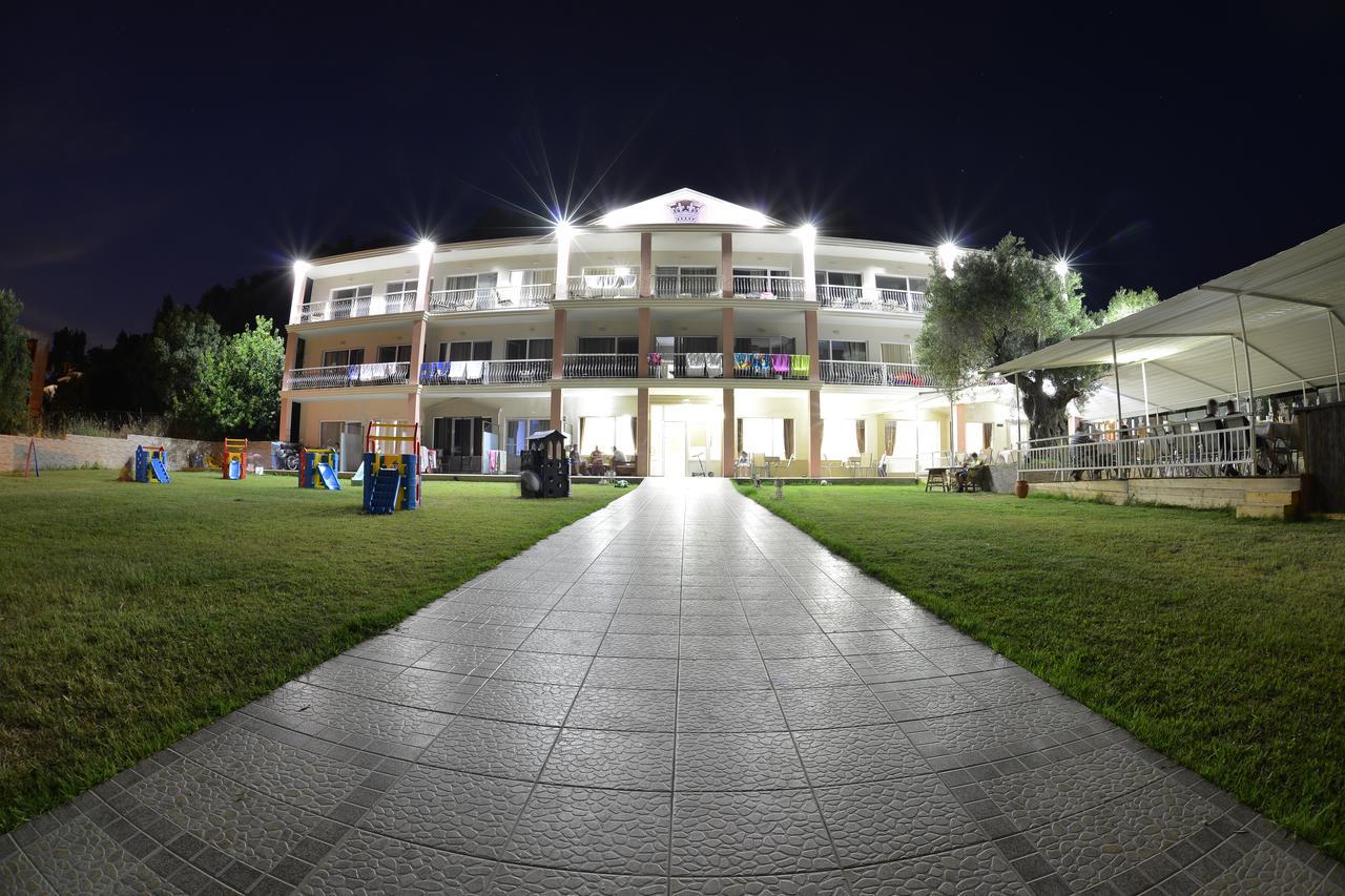 Crown Hotel Nea Skioni Bagian luar foto